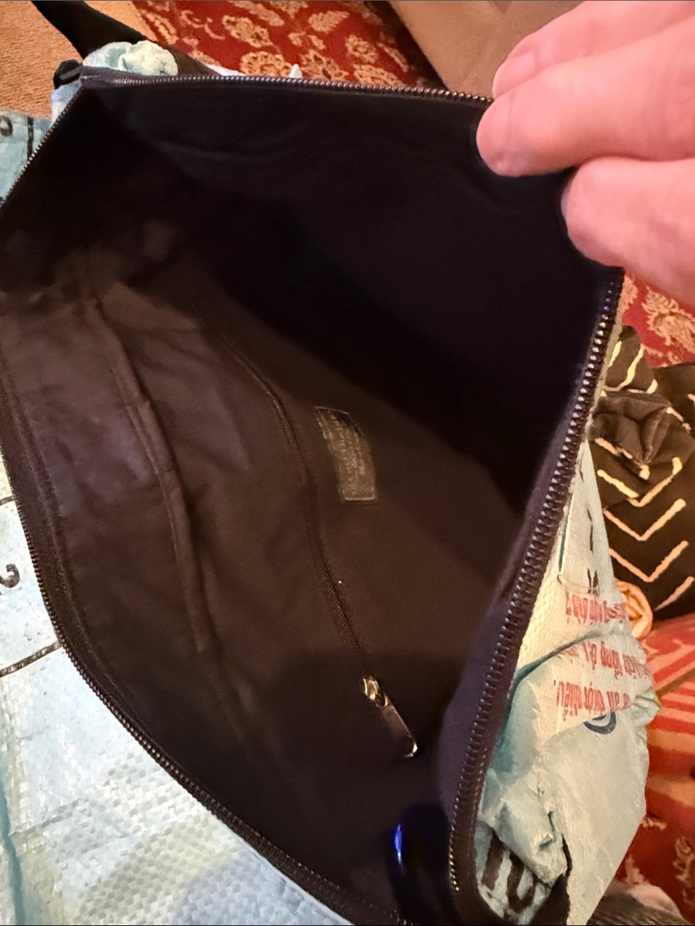 Gecko Traders Recycled Plastic Crossbody Messenger Bag Catfish (TD) - Picture 5 of 7